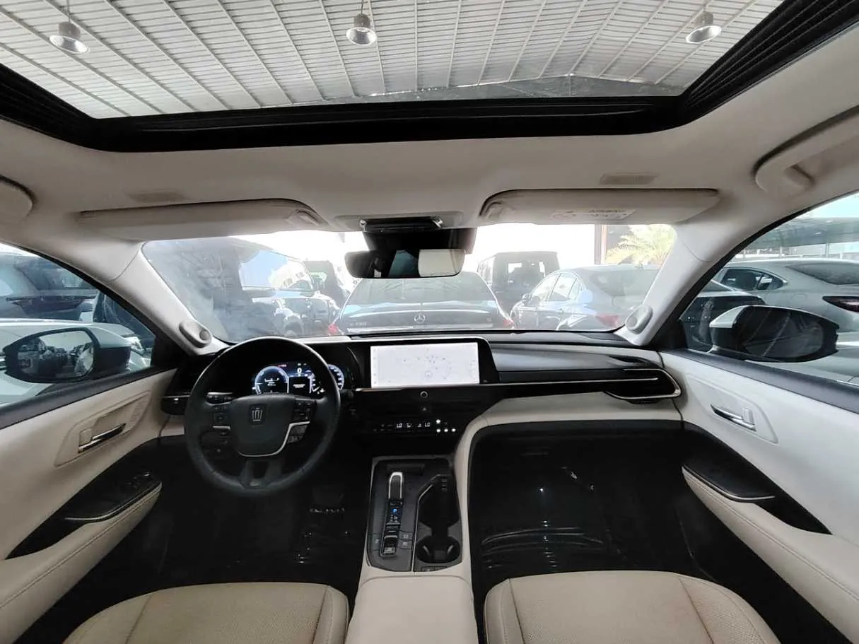 Car image 26