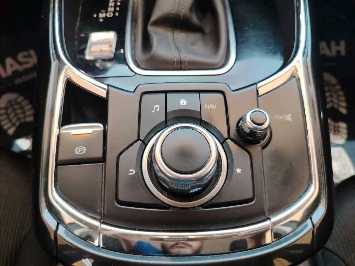 Car image 18