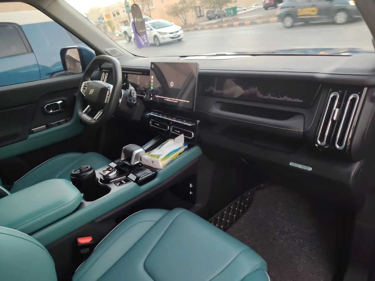 Car image 14
