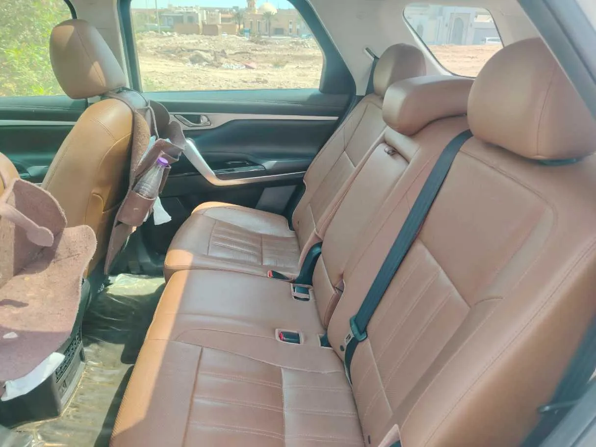 Car image 18