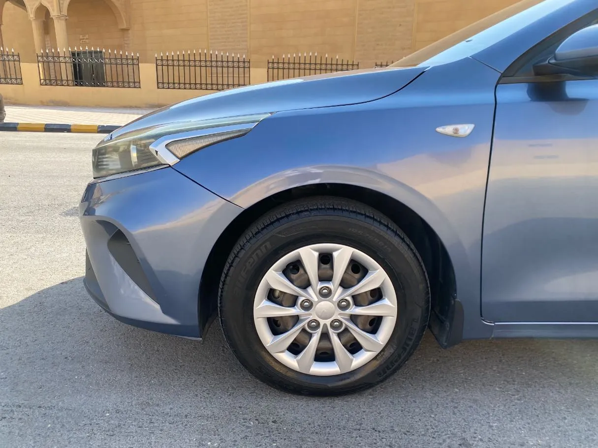 Car image 9