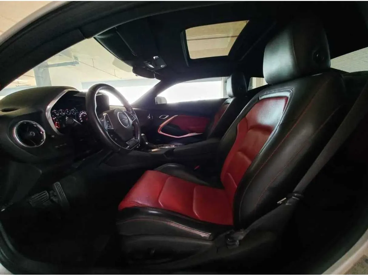 Car image 12