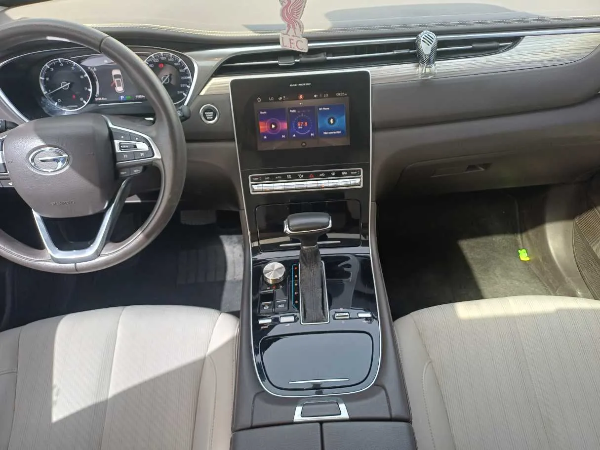 Car image 15