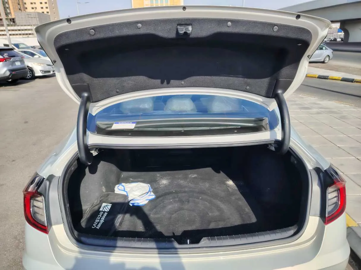 Car image 23