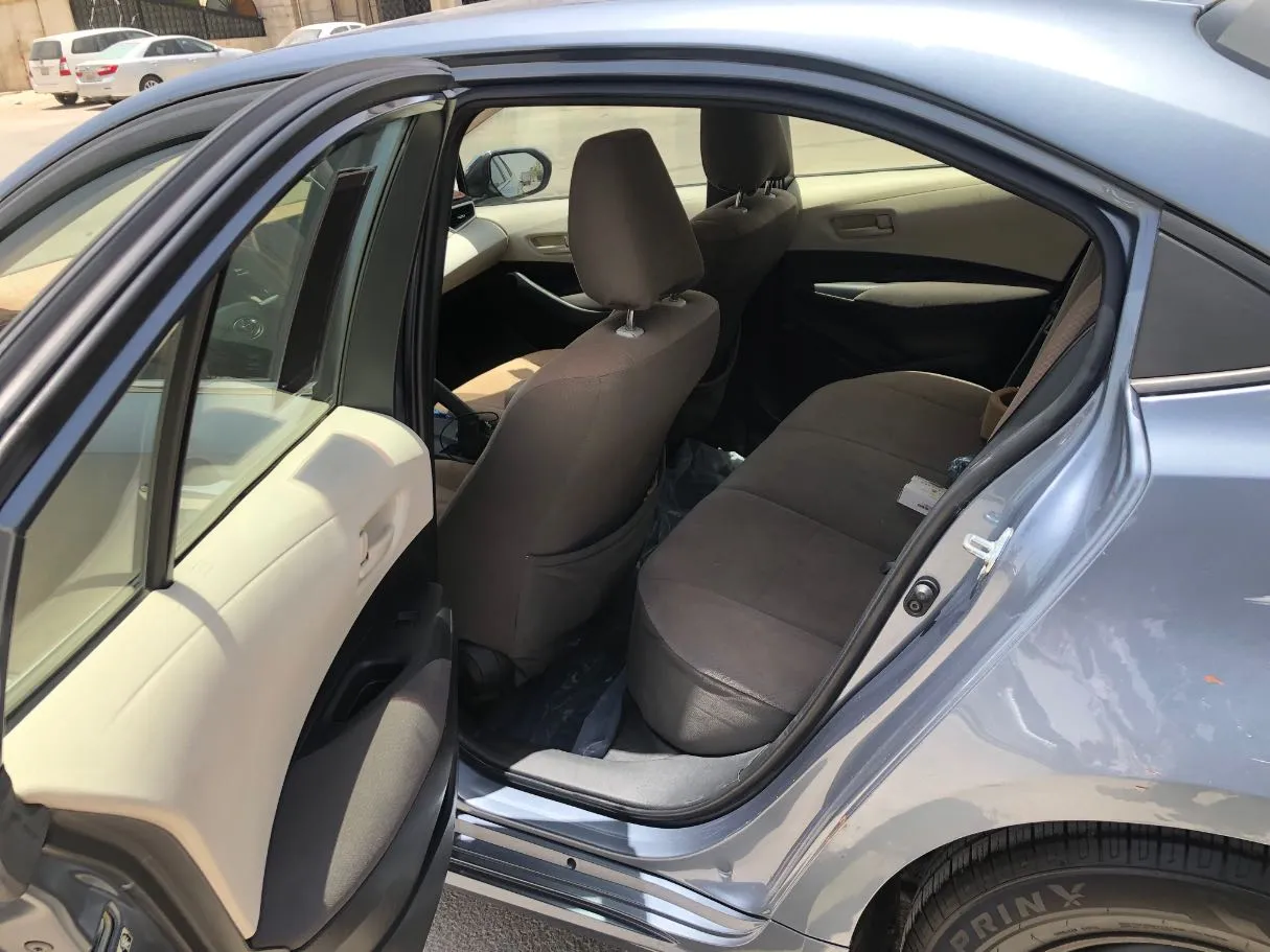 Car image 12