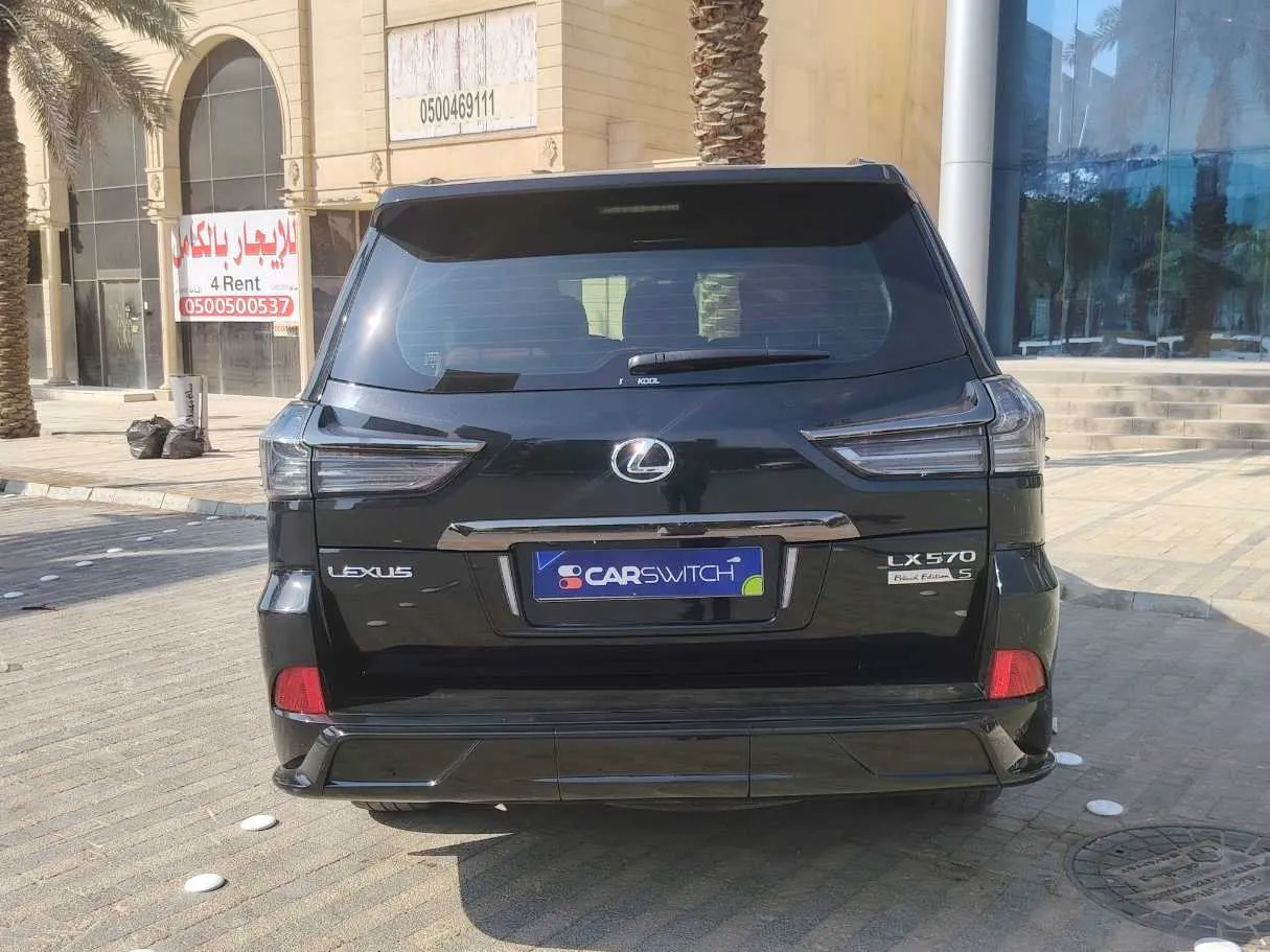 Car image 5