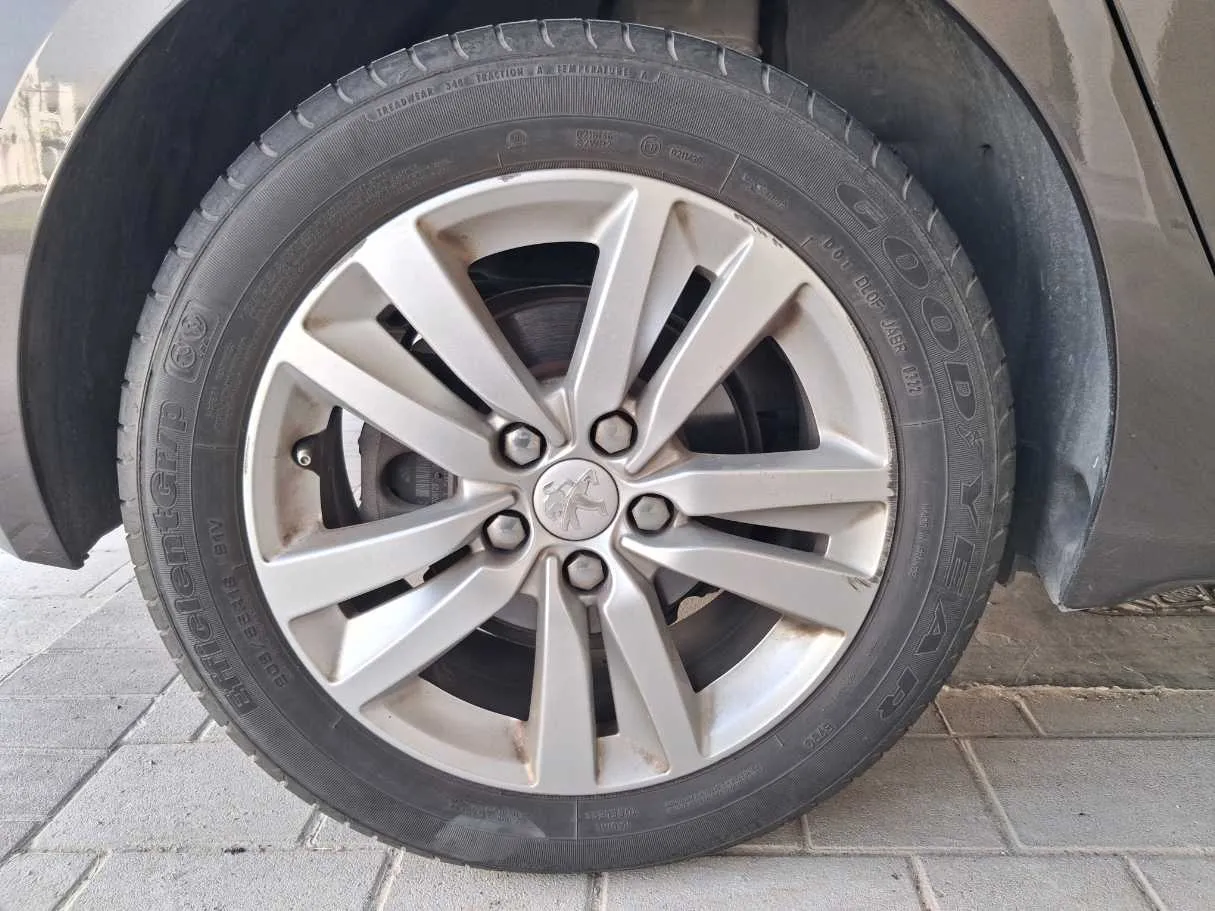 Car image 6