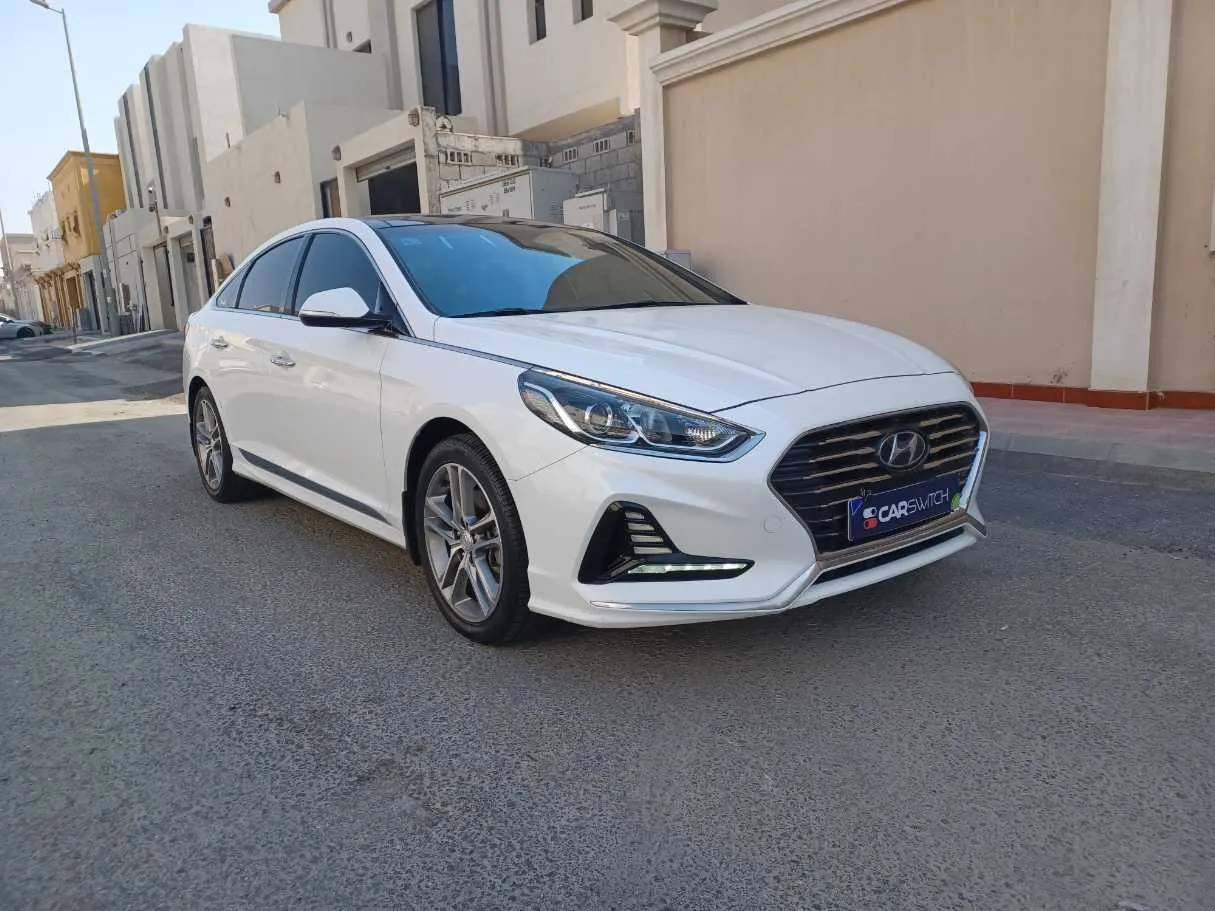 Car image 3