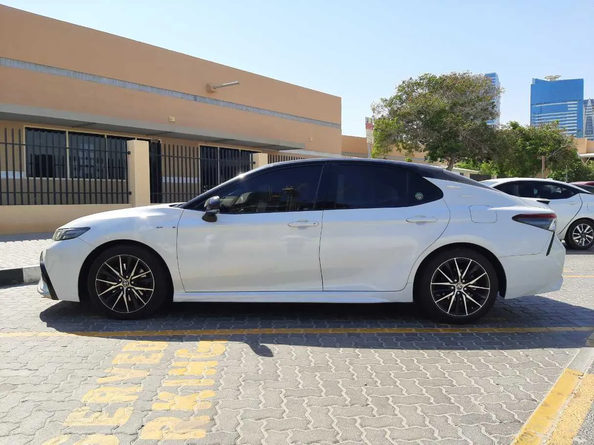 Car image 4