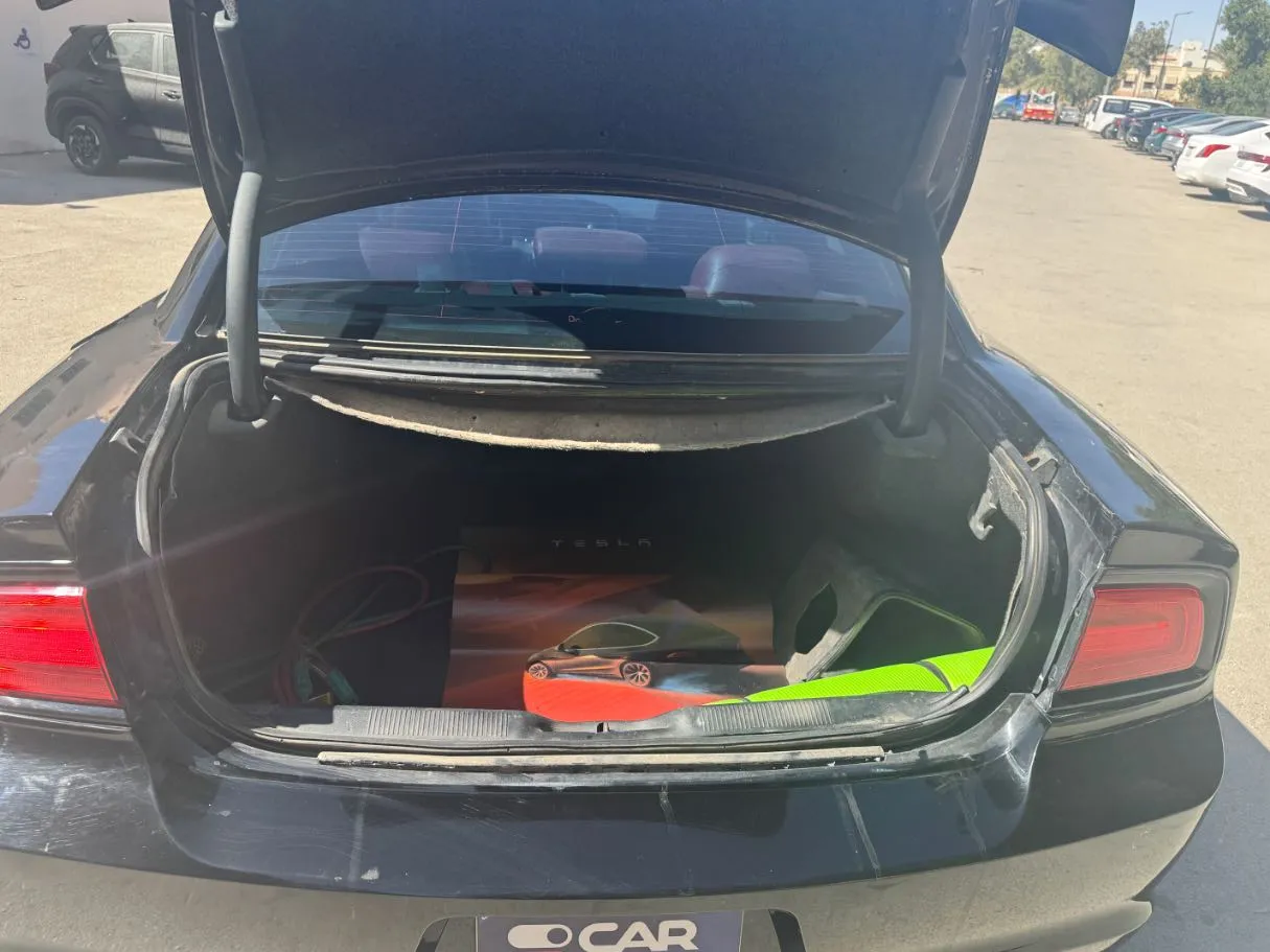 Car image 17