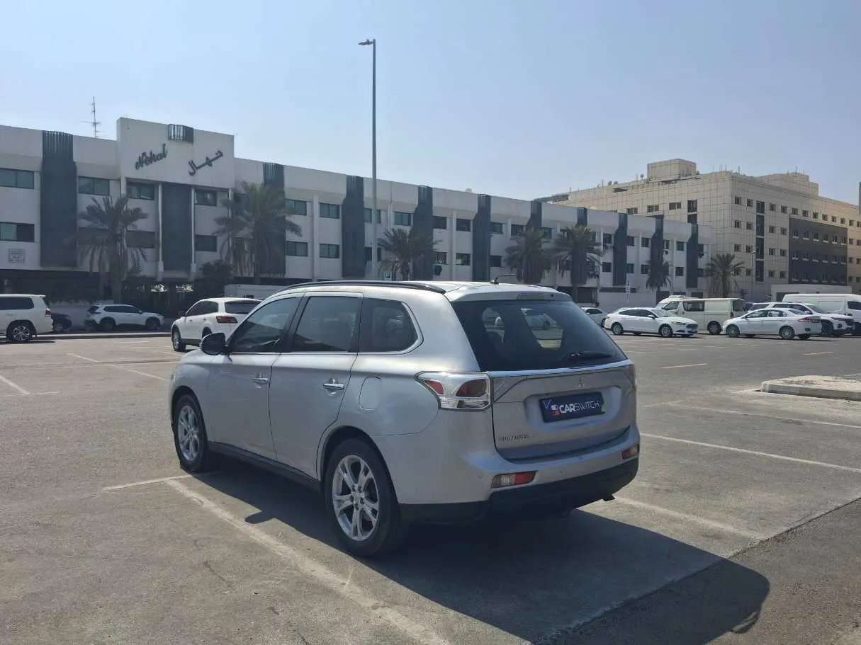 Car image 7