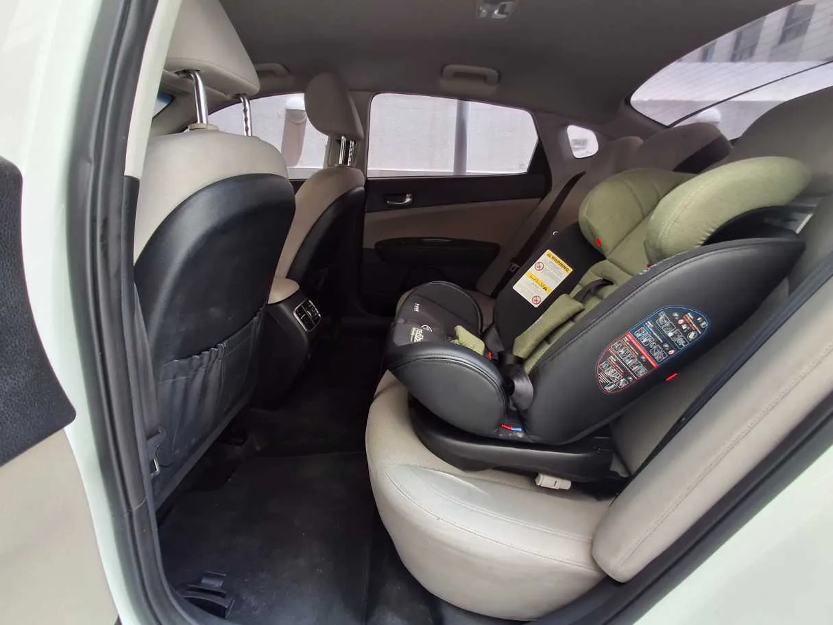 Car image 13