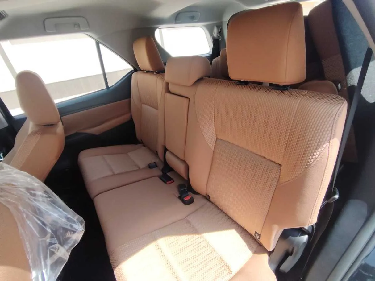 Car image 16