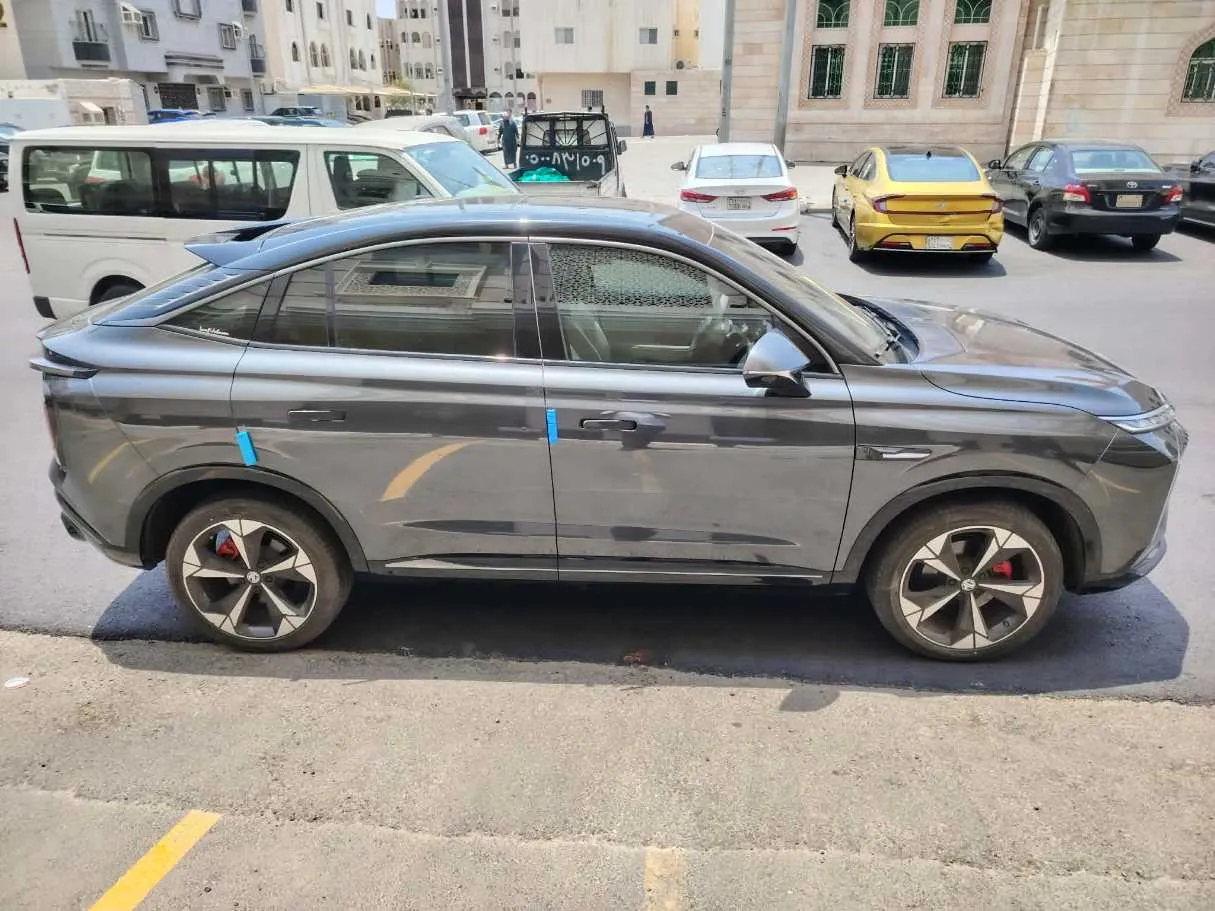 Car image 4