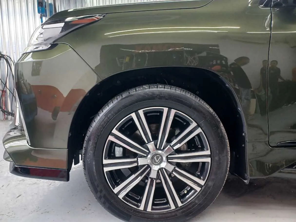 Car image 9