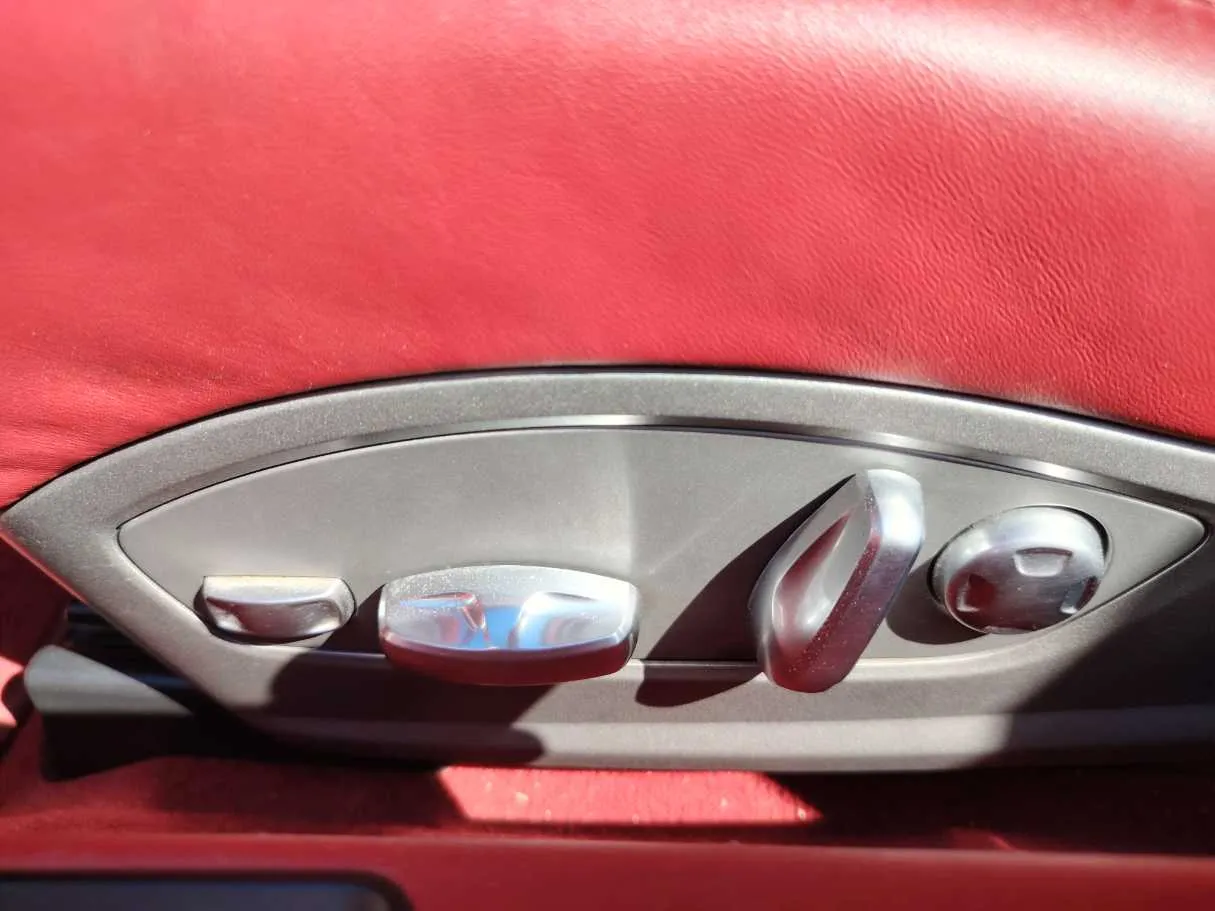 Car image 27