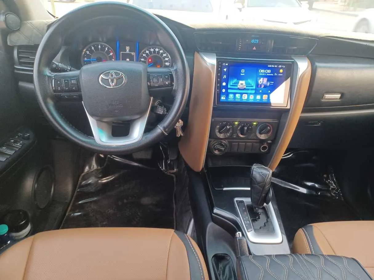 Car image 16