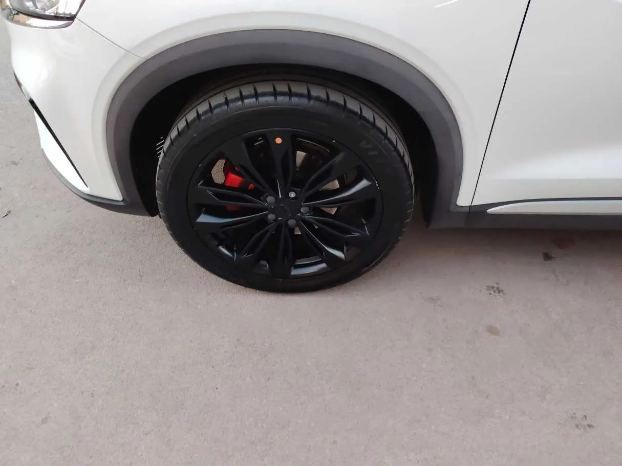 Car image 10