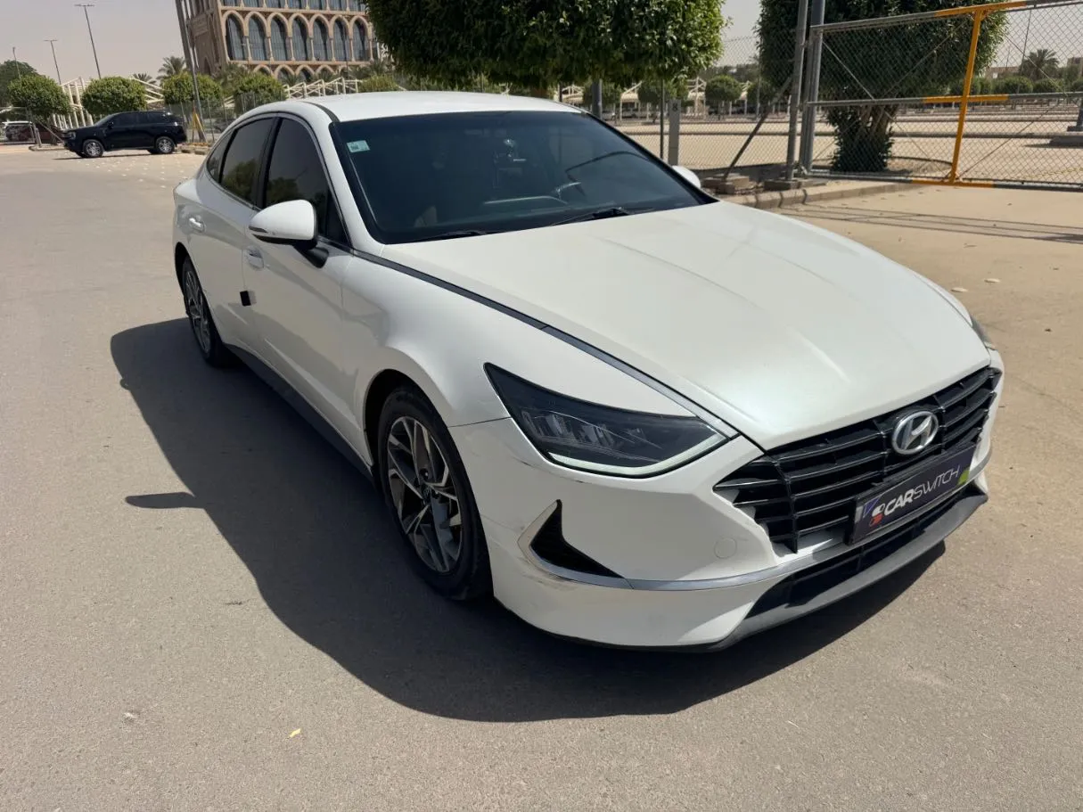 Car image 3