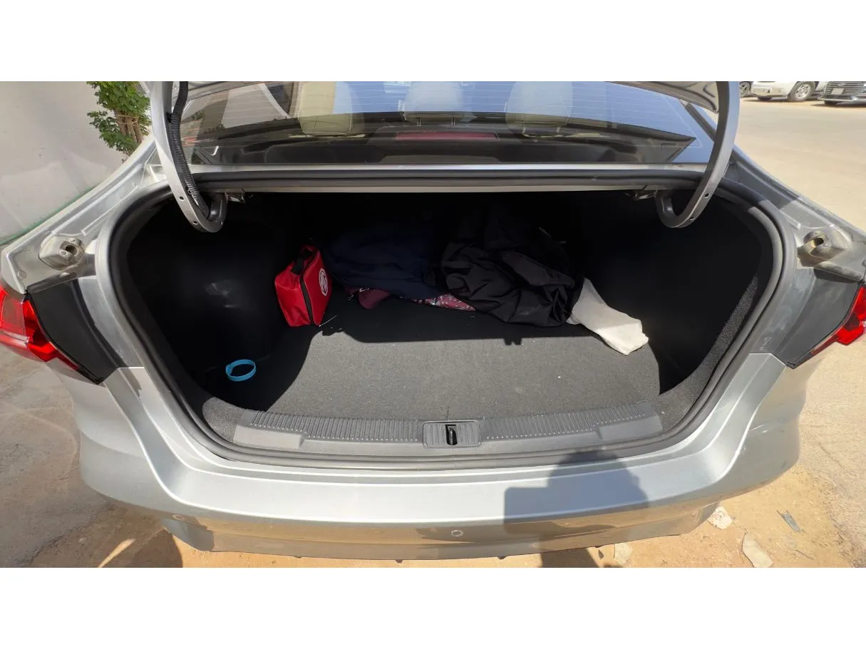 Car image 20