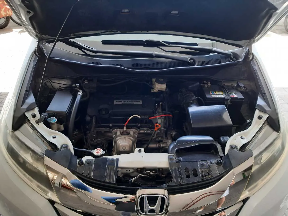 Car image 13