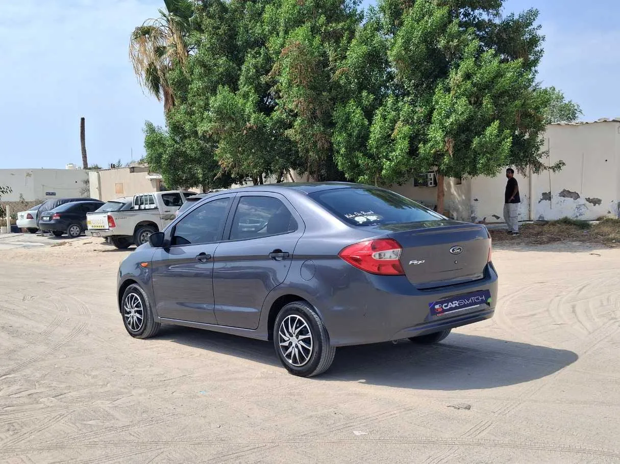 Car image 7