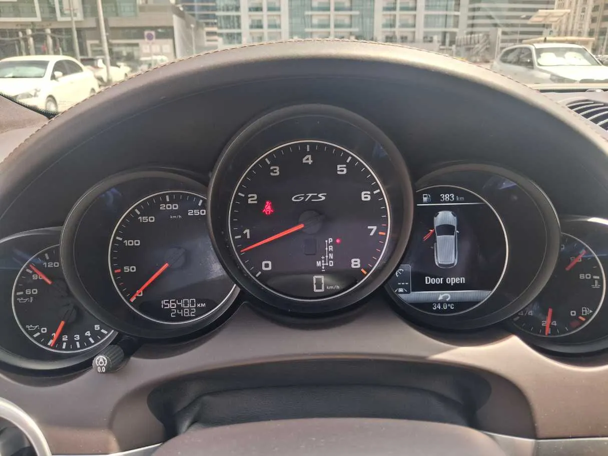 Car image 19