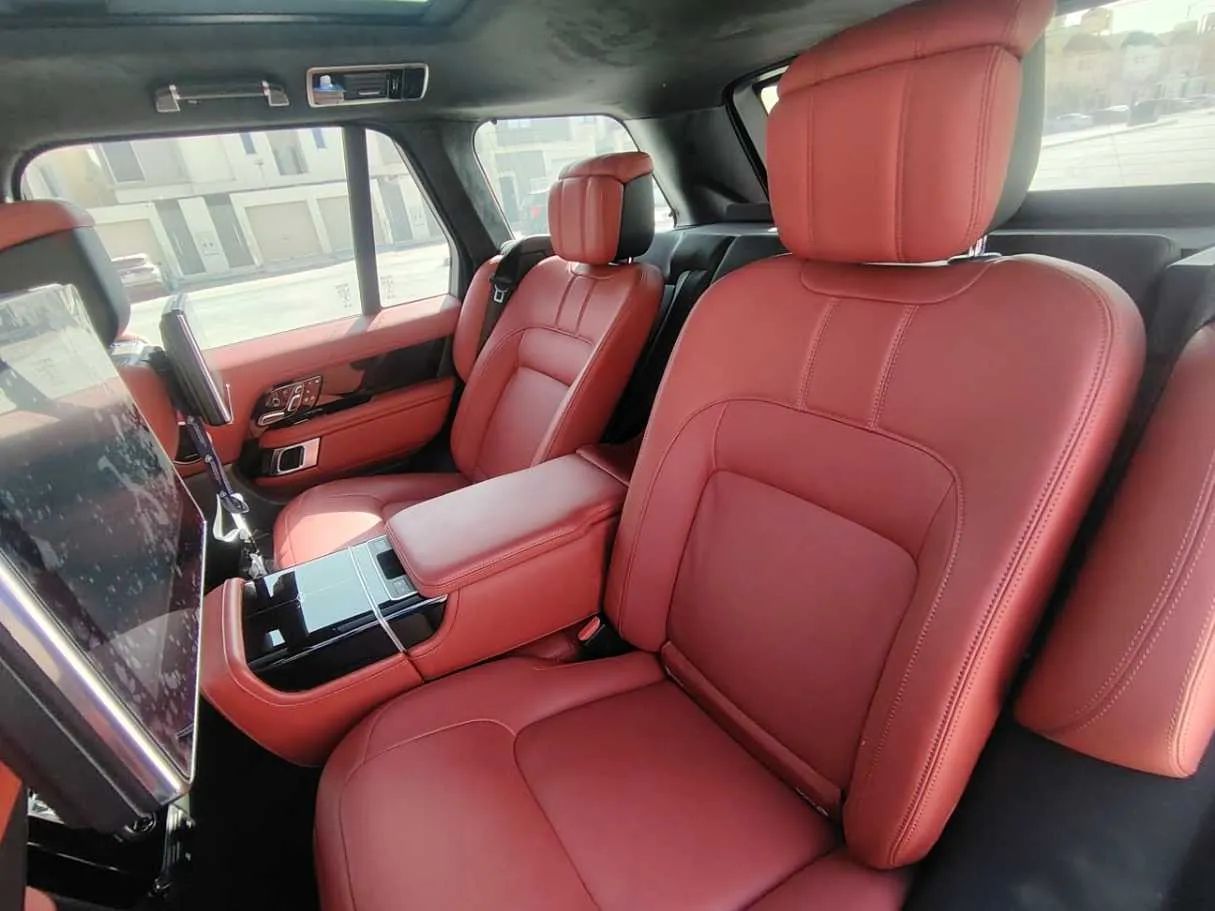 Car image 17