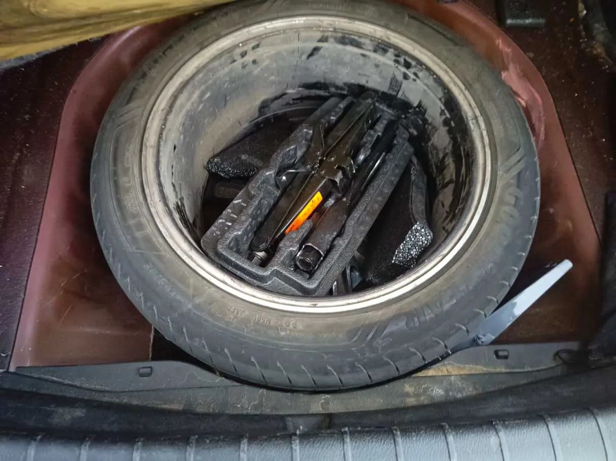 Car image 35