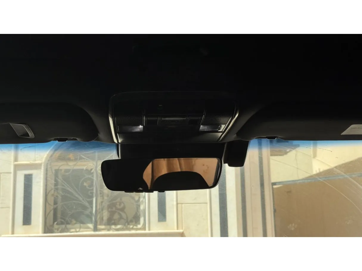 Car image 27
