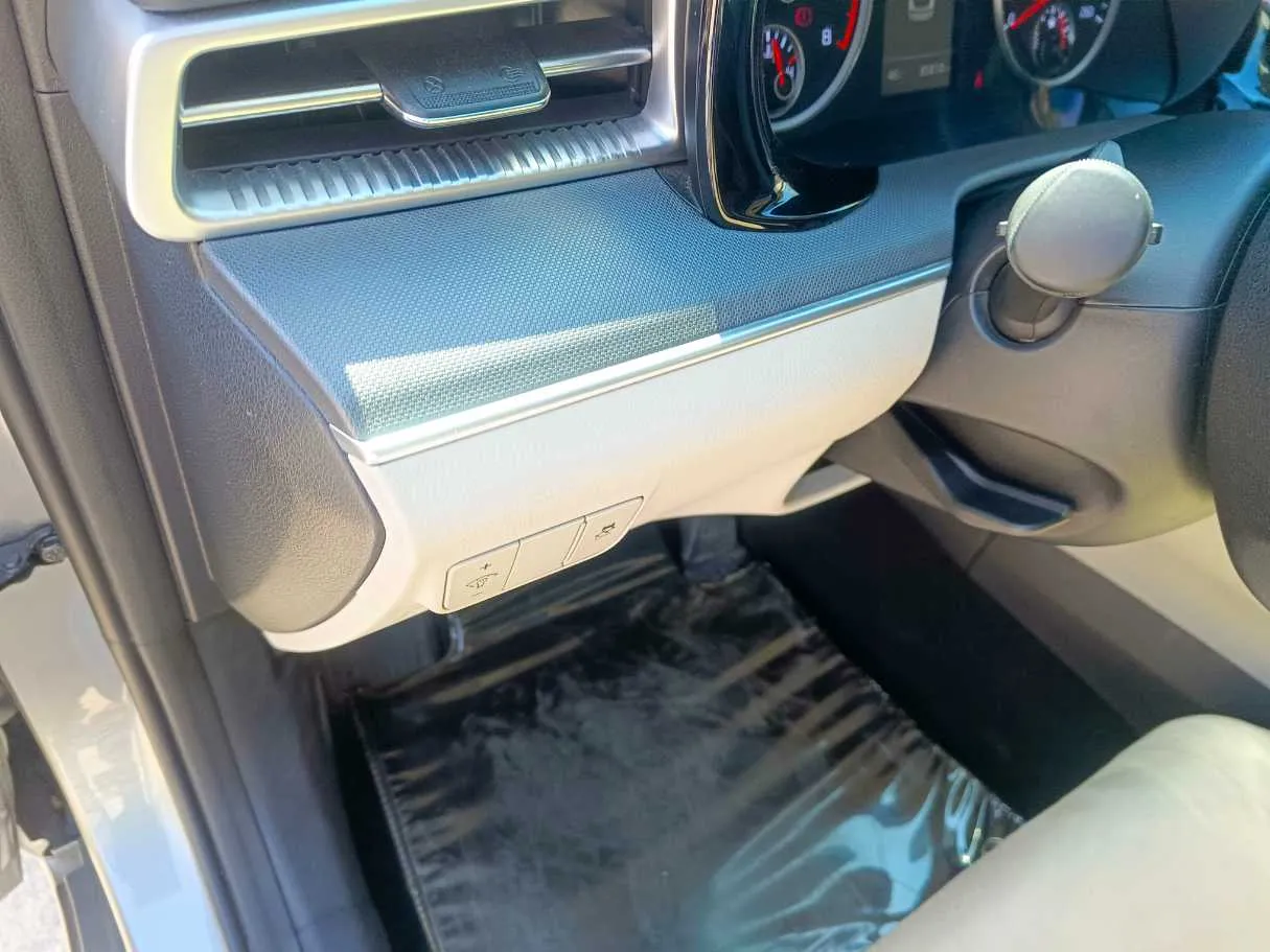 Car image 29