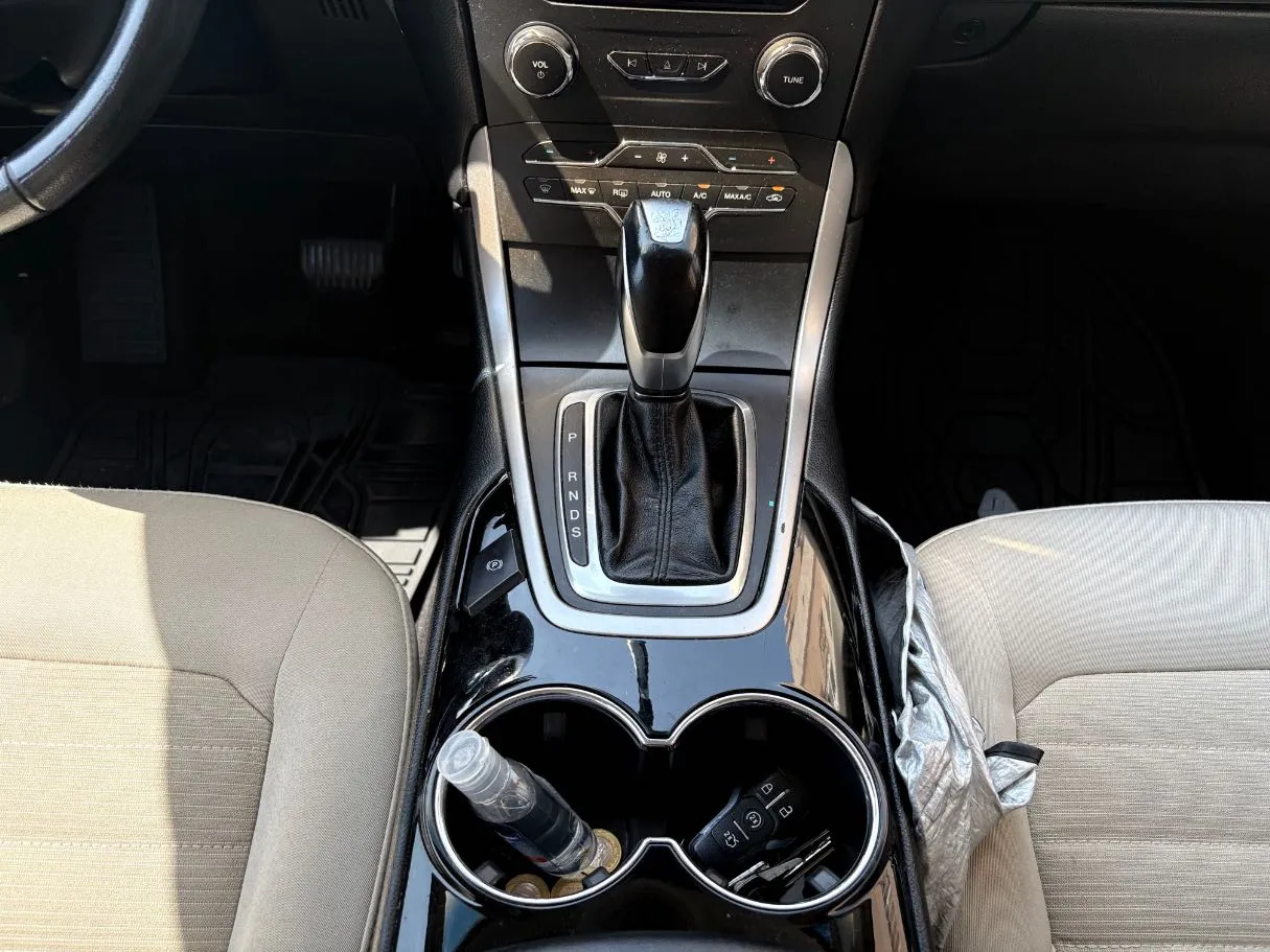 Car image 19