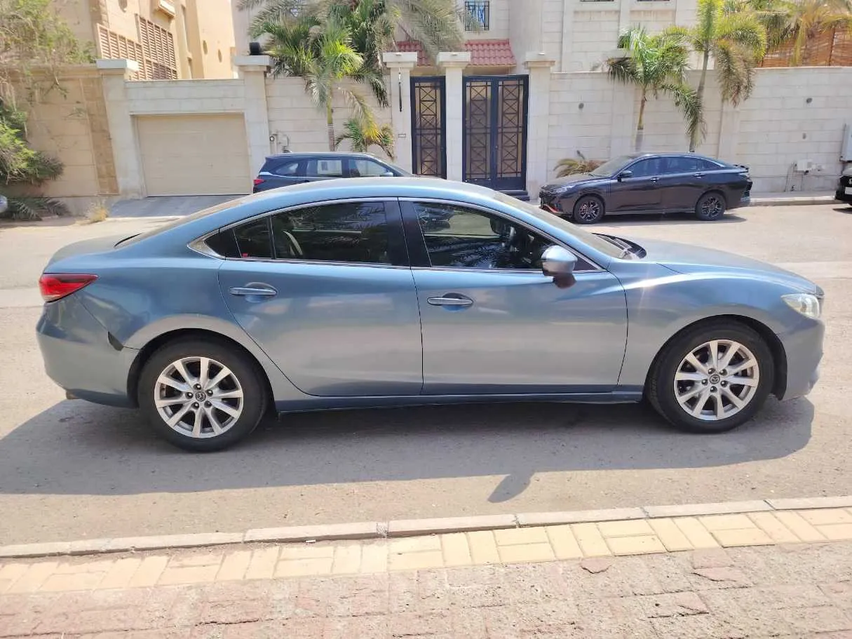 Car image 4