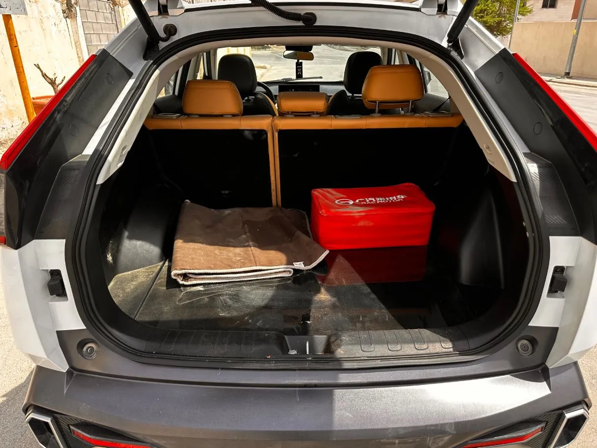 Car image 22