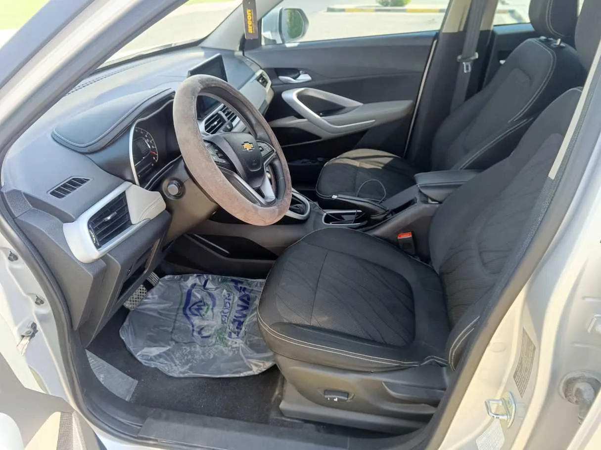 Car image 14