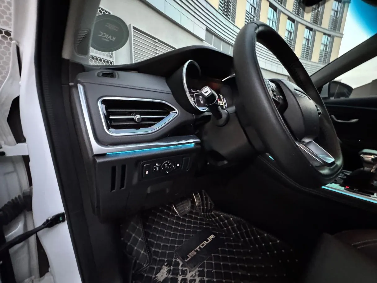 Car image 10