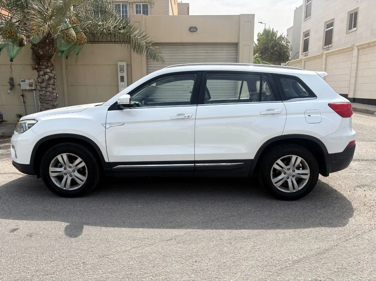 Car image 8