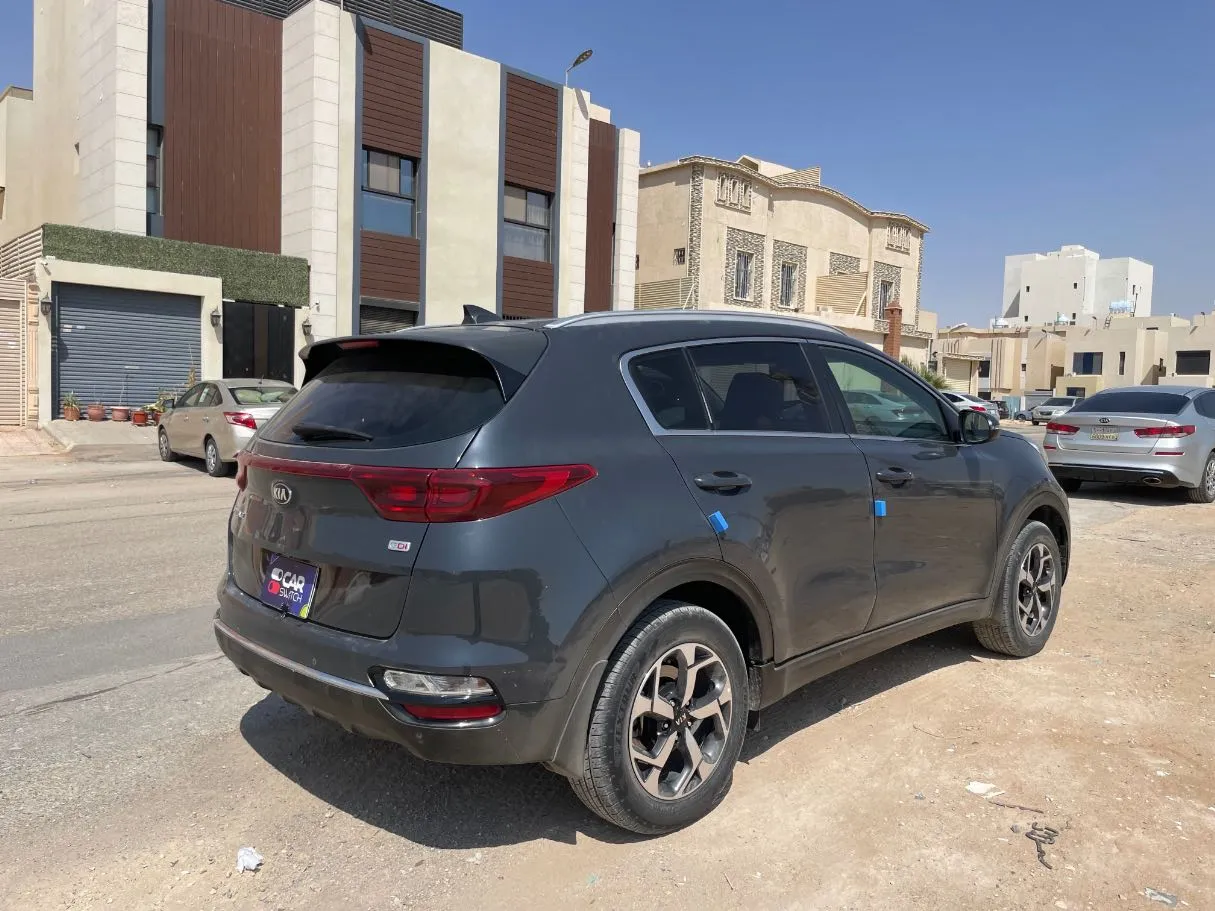 Car image 5