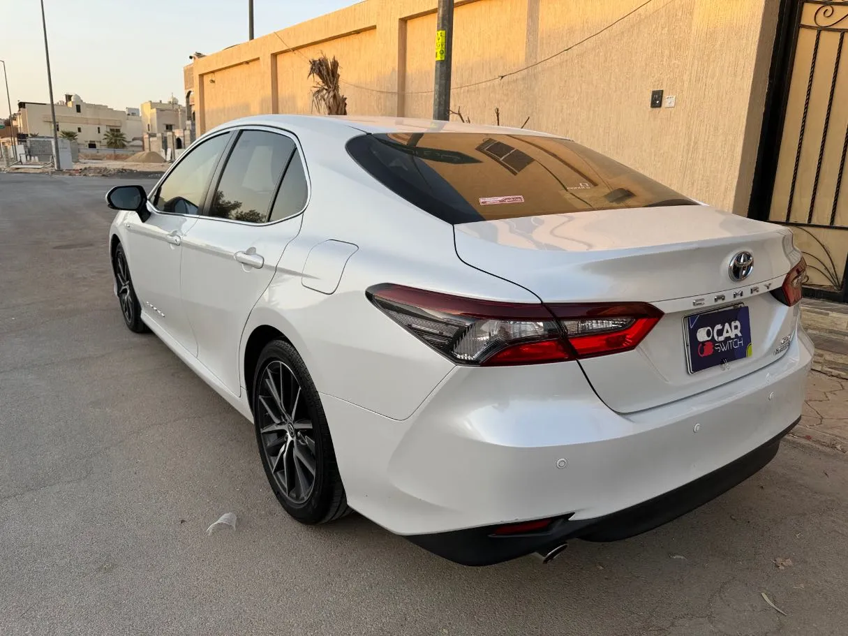 Car image 8