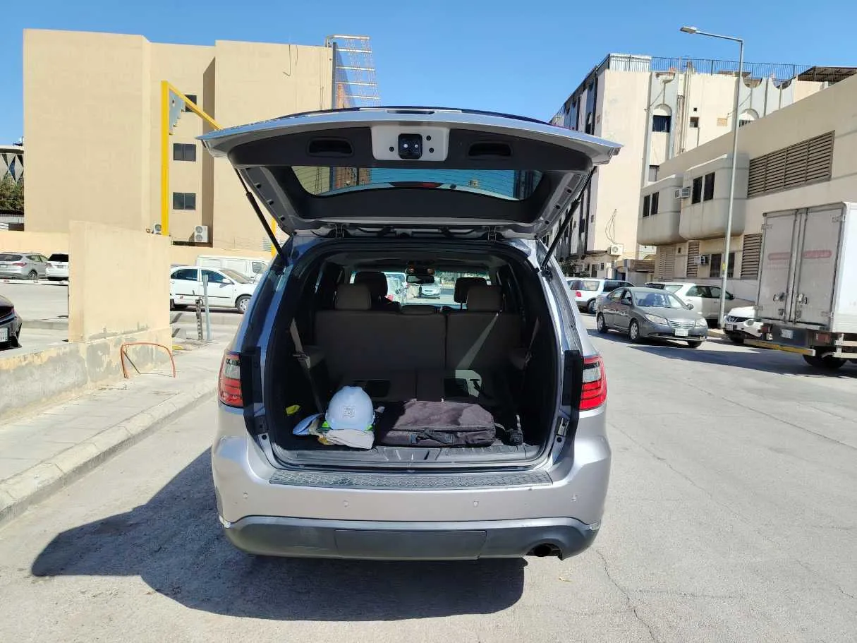 Car image 19