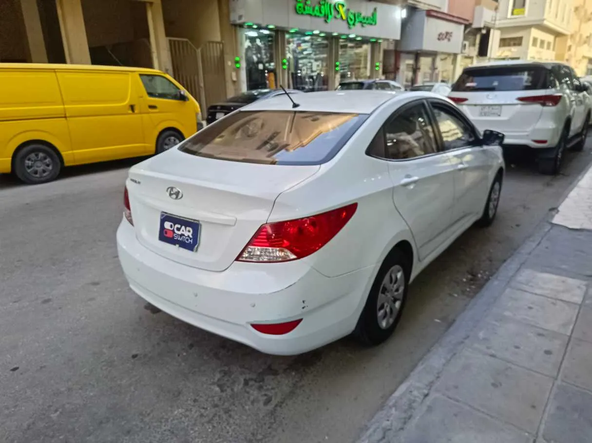 Car image 5