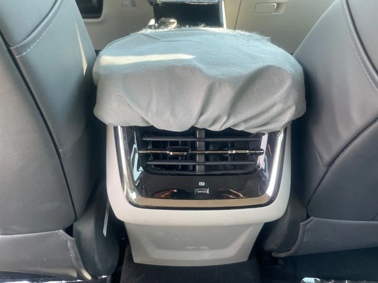 Car image 25