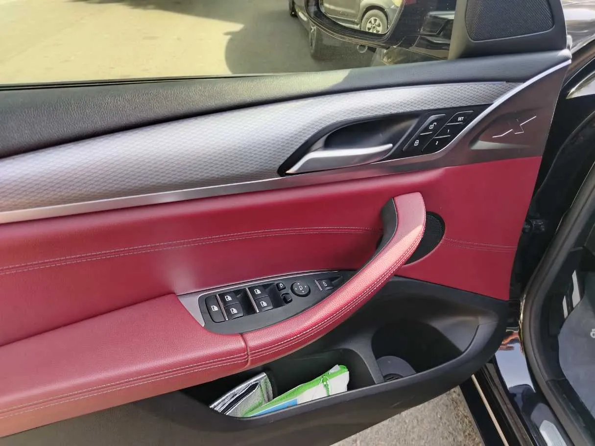 Car image 36