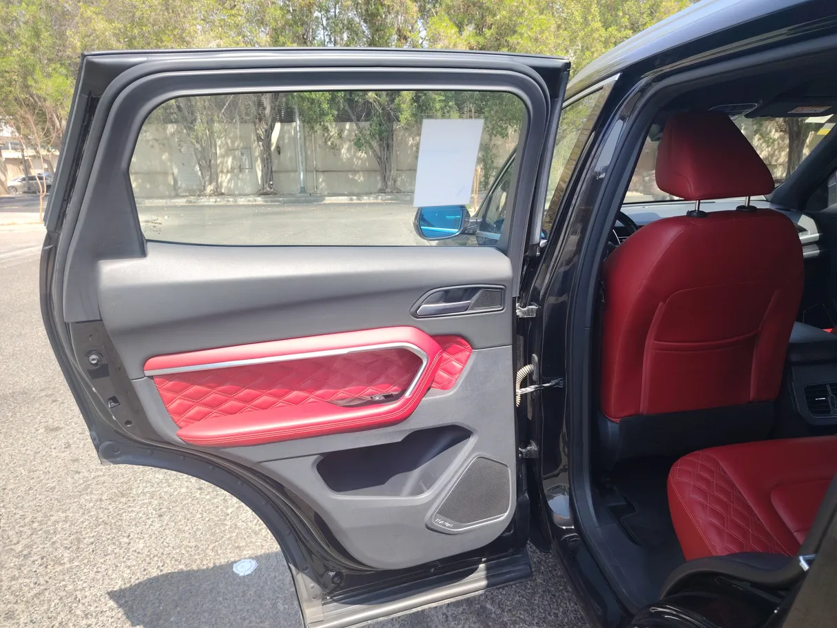 Car image 14