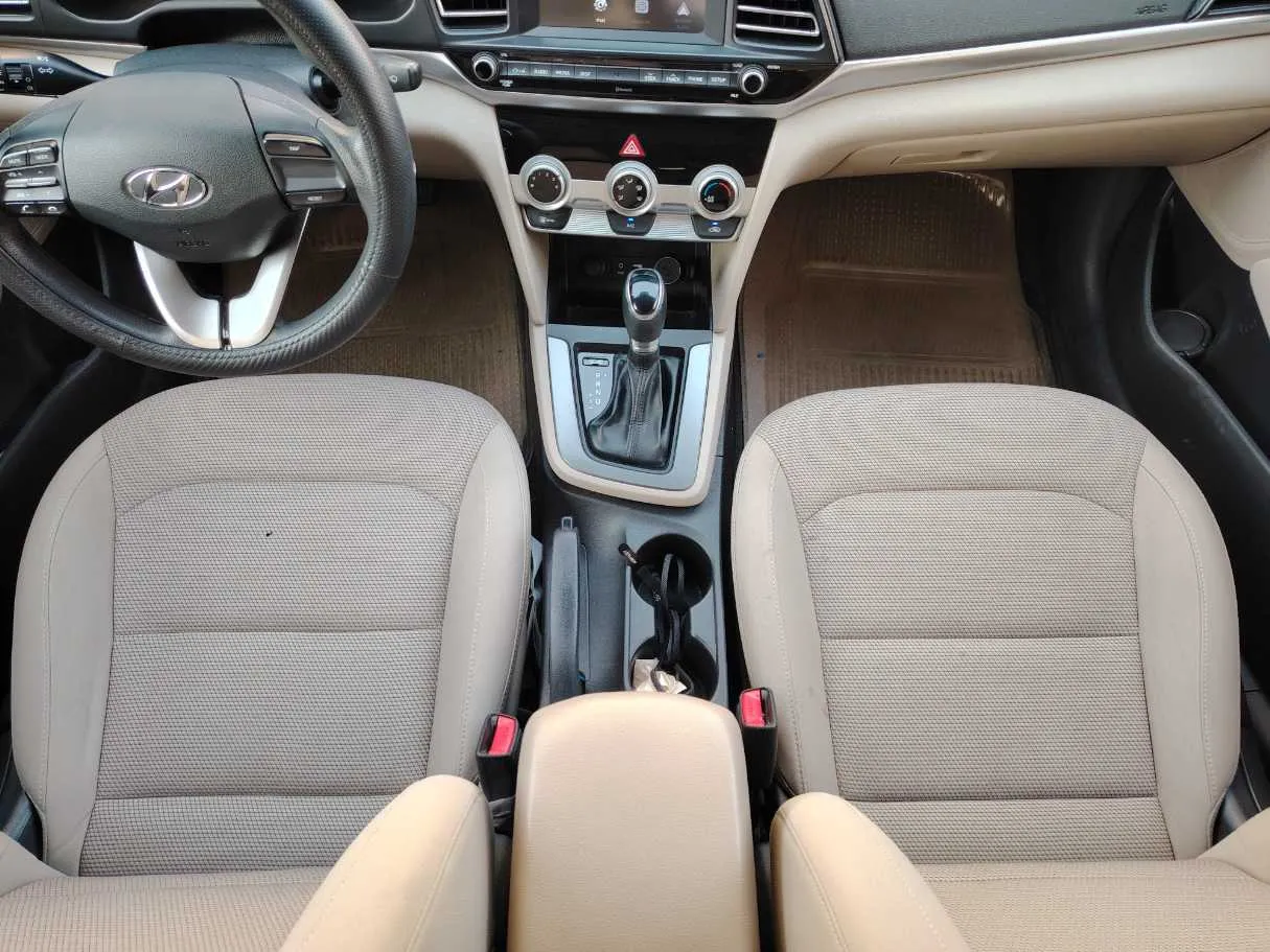 Car image 17