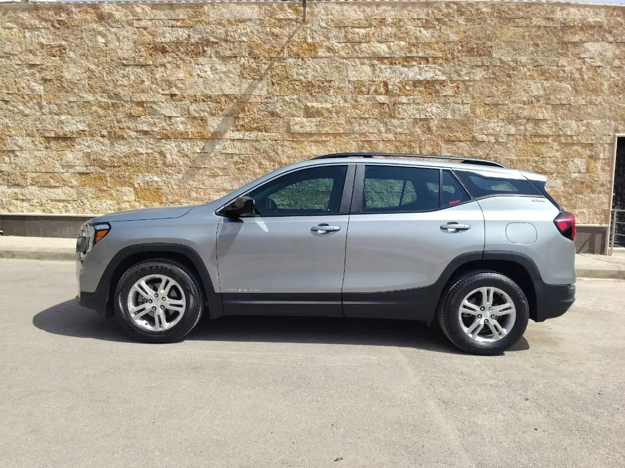 Car image 8