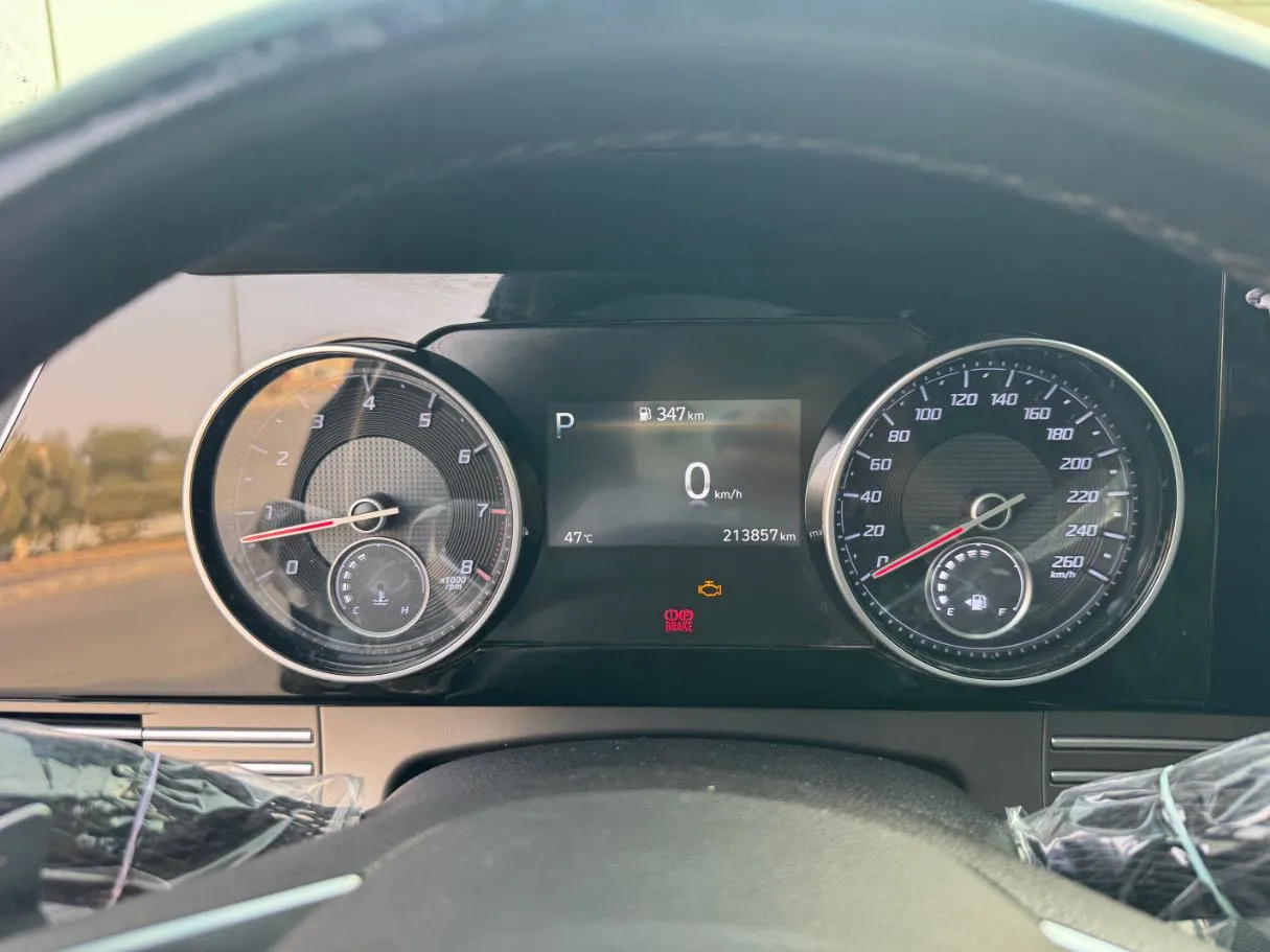 Car image 19
