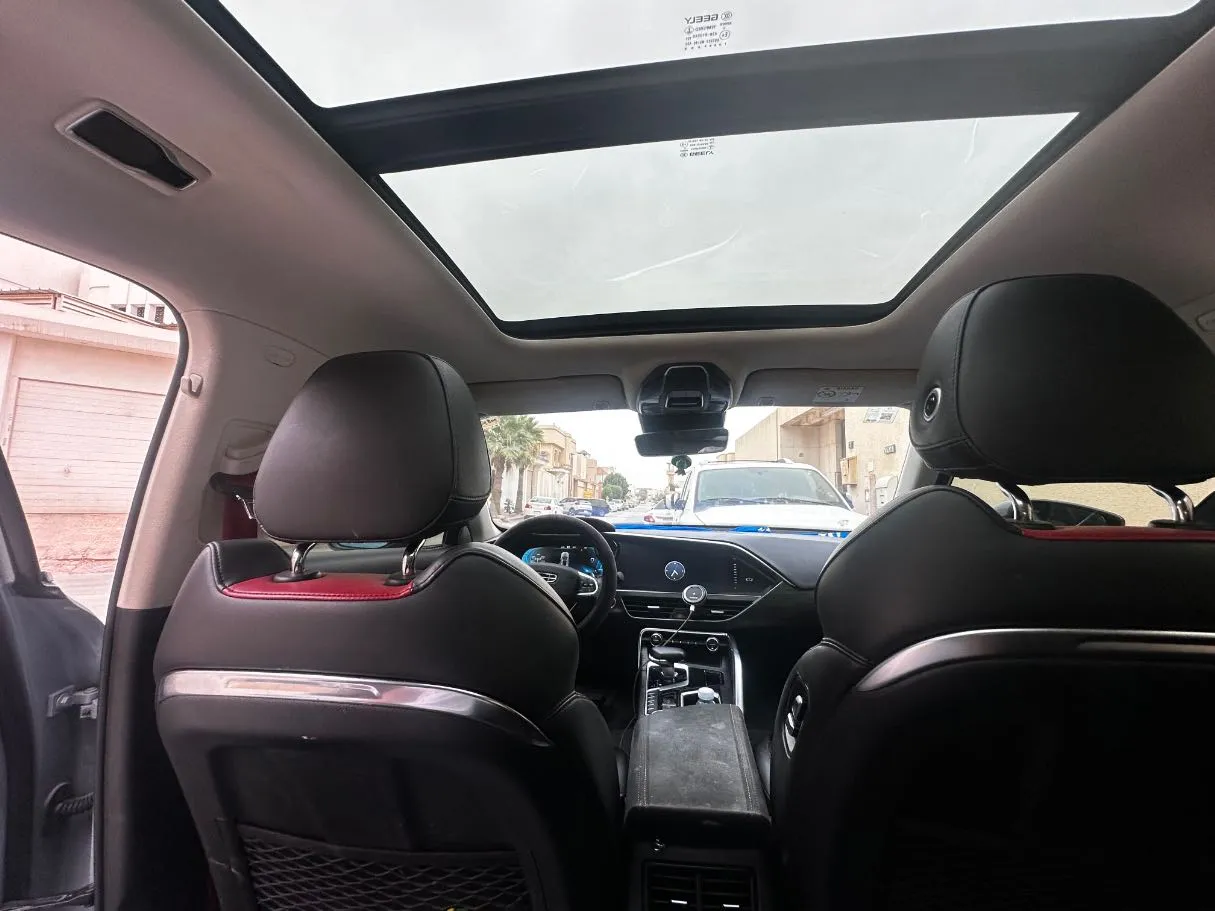 Car image 18