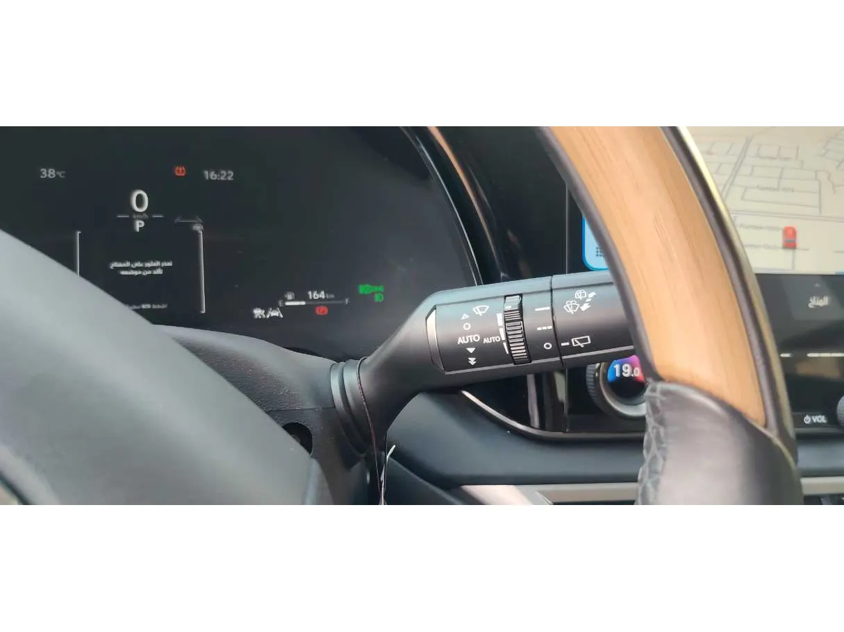Car image 30