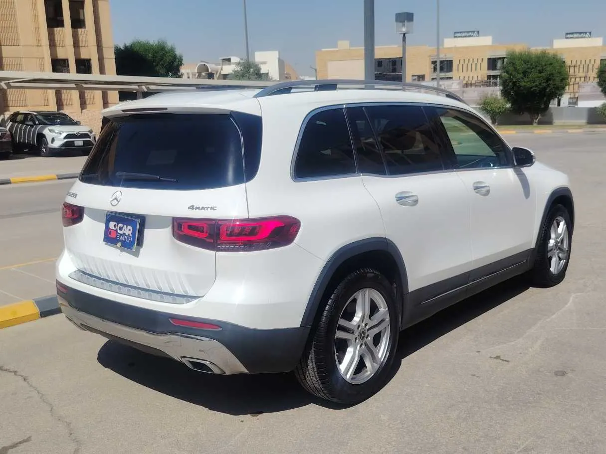 Car image 5